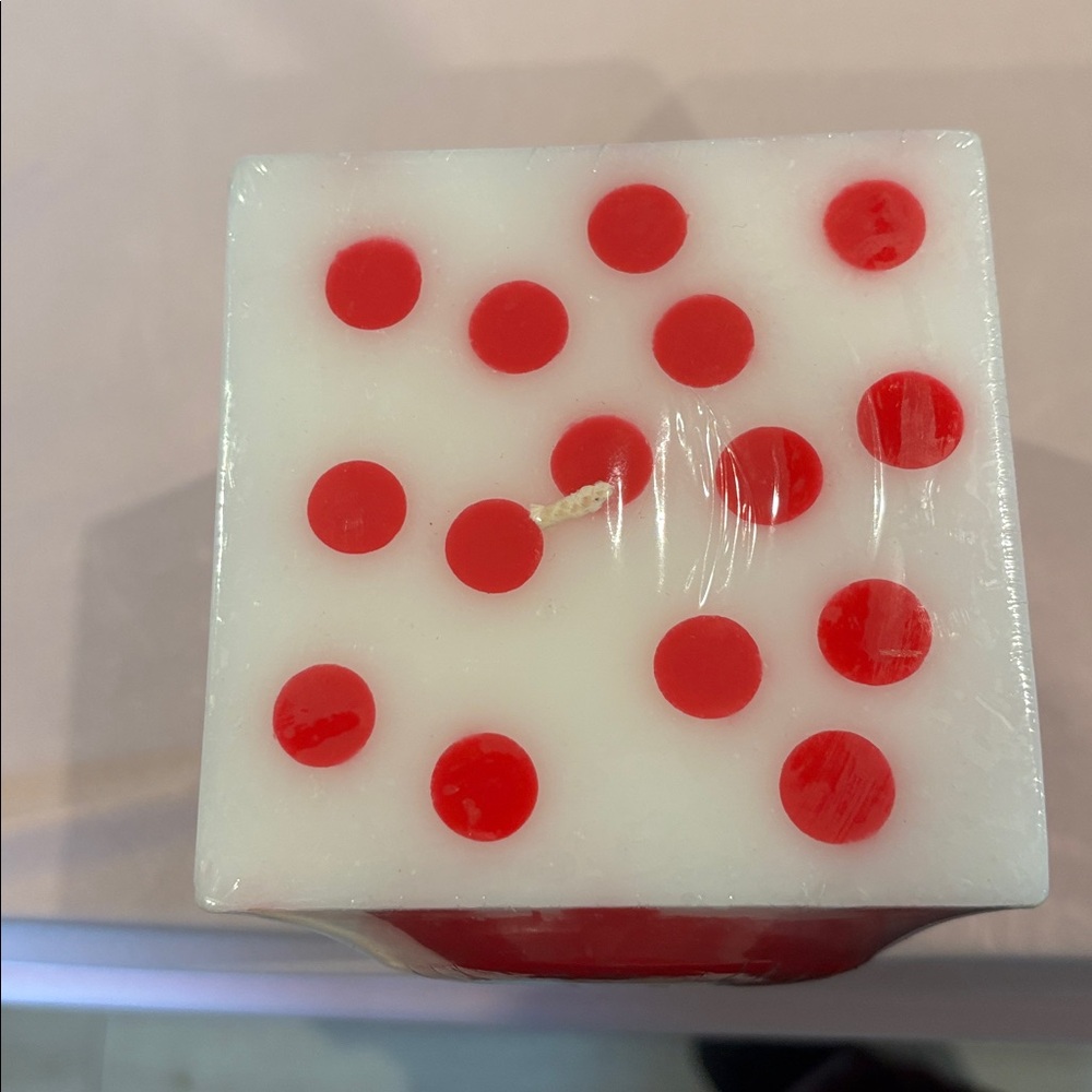 M&MS RED CANDLE - Picture 2 of 5